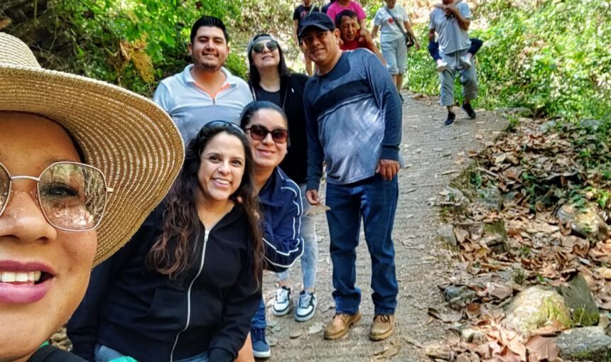 Clientes disfrutando de La Sierra Gorda Queretana