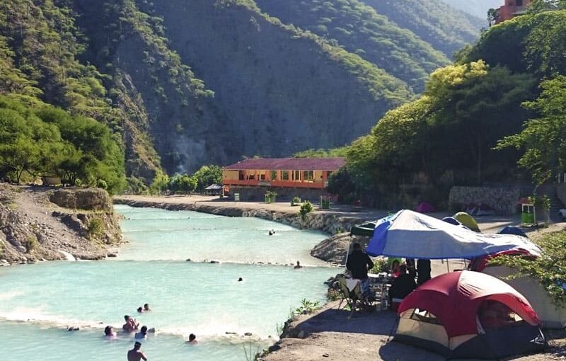 Acampa en las Grutas de Tolantongo